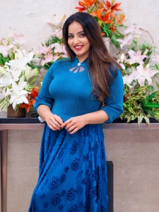 malavika-c-menon-in-sky-blue-skirt-and-top-photos-003