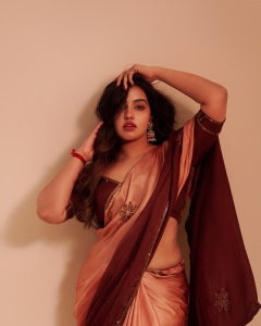 malavika-c-menon-latest-viral-look-dressing-photos-015