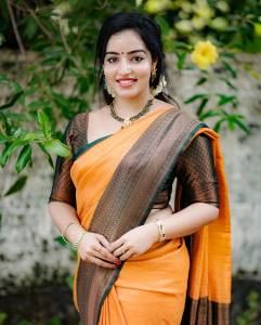 malavika-menon-beautiful-look-in-saree-photos-010