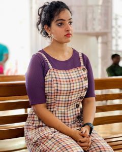 malavika-menon-beautiful-photos-in-saree-latest-001