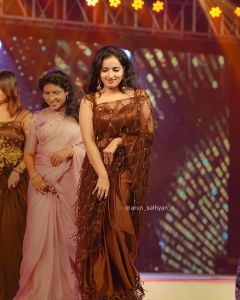 malavika-menon-beautiful-photos-in-saree-latest-006