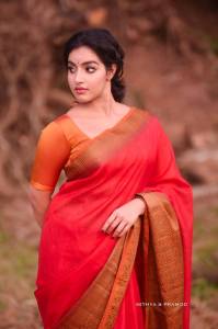 malavika-menon-beautiful-photos-in-saree-latest-008