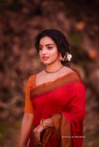 malavika-menon-beautiful-photos-in-saree-latest-010