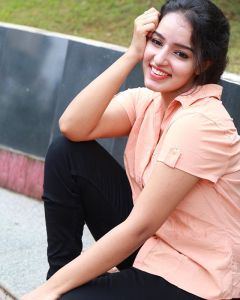 malavika menon images9812-005
