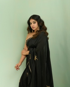 malavika-menon-in-black-saree-with-trending-blouse-style-photos-005