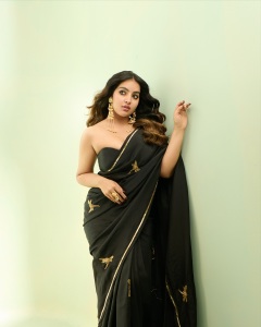 malavika-menon-in-black-saree-with-trending-blouse-style-photos-010