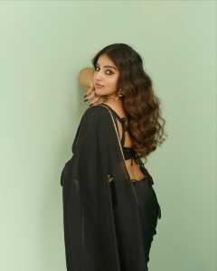 malavika-menon-in-black-saree-with-trending-blouse-style-photos-017