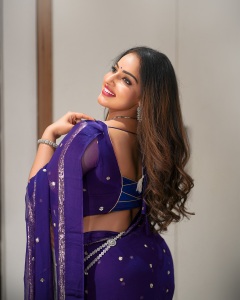 malavika-menon-in-blue-saree-with-stylish-blouse-ideas-photos-001