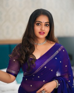 malavika-menon-in-blue-saree-with-stylish-blouse-ideas-photos-002