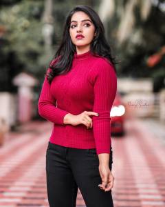 malavika-menon-in-dark-pink-top-photos-001