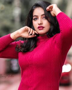 malavika-menon-in-dark-pink-top-photos-002