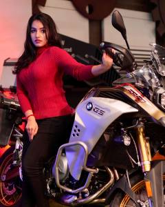malavika-menon-in-dark-pink-top-photos-005