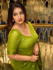 malavika-menon-in-green-pattu-saree-photos-001