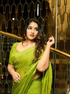 malavika-menon-in-green-pattu-saree-photos-002