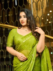 malavika-menon-in-green-pattu-saree-photos-006