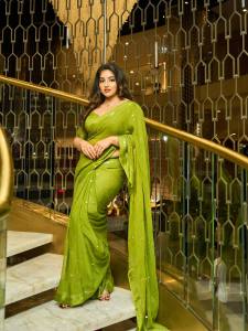 malavika-menon-in-green-pattu-saree-photos-008