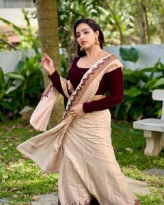 malavika-menon-in-kerala-style-lehenga-photos-001