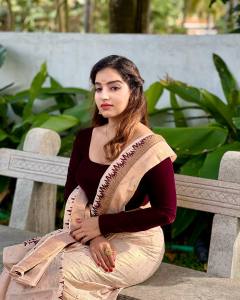 malavika-menon-in-kerala-style-lehenga-photos-002