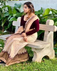 malavika-menon-in-kerala-style-lehenga-photos-003