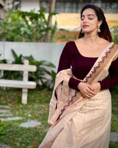 malavika-menon-in-kerala-style-lehenga-photos-004