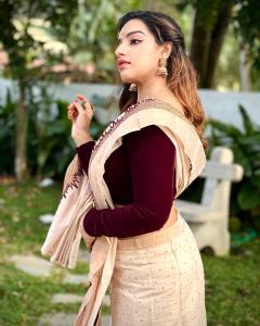 malavika-menon-in-kerala-style-lehenga-photos-005