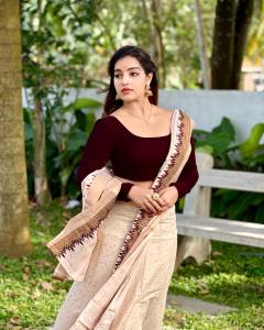 malavika-menon-in-kerala-style-lehenga-photos-007