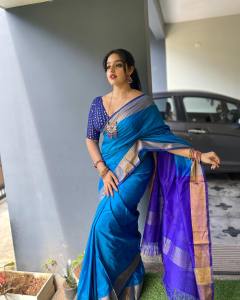 malavika-menon-in-ocean-blue-saree-photos-001
