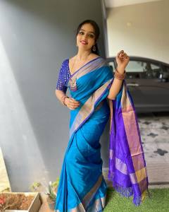malavika-menon-in-ocean-blue-saree-photos-002