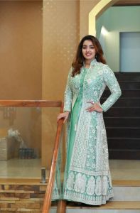 malavika-menon-long-boat-neck-top-with-embroidery-long-shrug-001