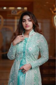 malavika-menon-long-boat-neck-top-with-embroidery-long-shrug-002
