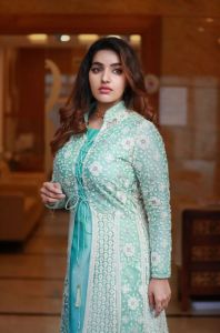 malavika-menon-long-boat-neck-top-with-embroidery-long-shrug-003