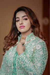 malavika-menon-long-boat-neck-top-with-embroidery-long-shrug-005