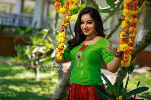 malavika menon new onam photos 032-001