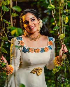 malavika menon new onam photos 032-002