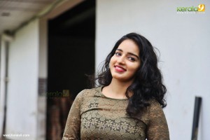 malavika menon new photos 02-006