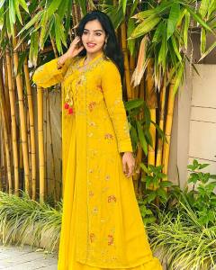 malavika-menon-new-photos-hd-wallpaper-002