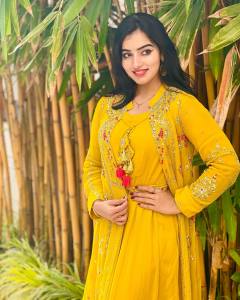 malavika-menon-new-photos-hd-wallpaper-005
