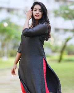 malavika-menon-new-photos-in-kurtis-004