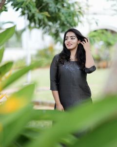 malavika-menon-new-photos-in-kurtis-007