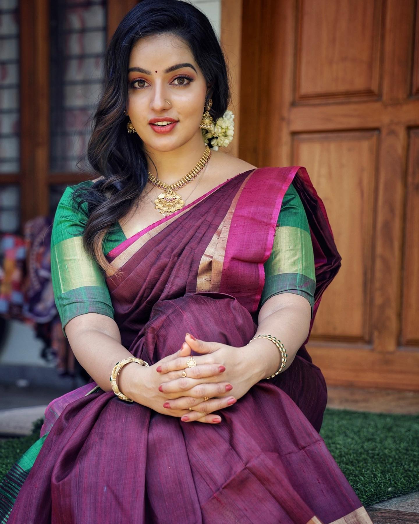malavika-menon-beautiful-look-in-saree-photos-001.jpg