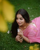 actress-malavika-c-menon-in-pink-saree-with-white-blouse-look-photos-007