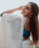 malavika-c-menon-in-set-saree-with-blue-blouse-combination-photos-002