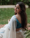 malavika-c-menon-in-set-saree-with-blue-blouse-combination-photos