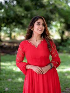 malavika-wales-in-red-anarkali-churidar-photos-002