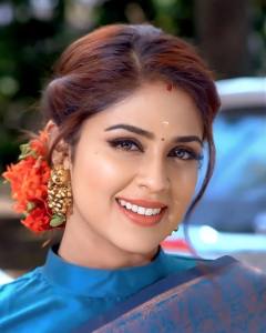 malavika-wales-in-saree-images