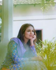 malavika-wales-in-violet-simple-churidar-dress-photos-002