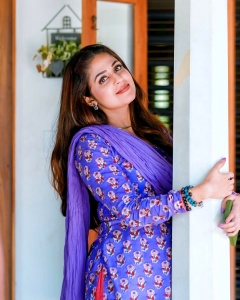 malavika-wales-in-violet-simple-churidar-dress-photos