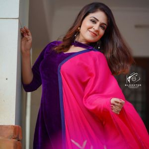 malavika-wales-instagram-picuki-009