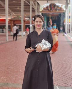 malavika-wales-instagram-picuki-011