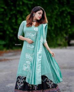 malavika-wales-instagram-picuki-013